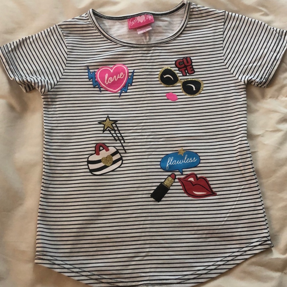 Cute girls tee size 5. EUC.